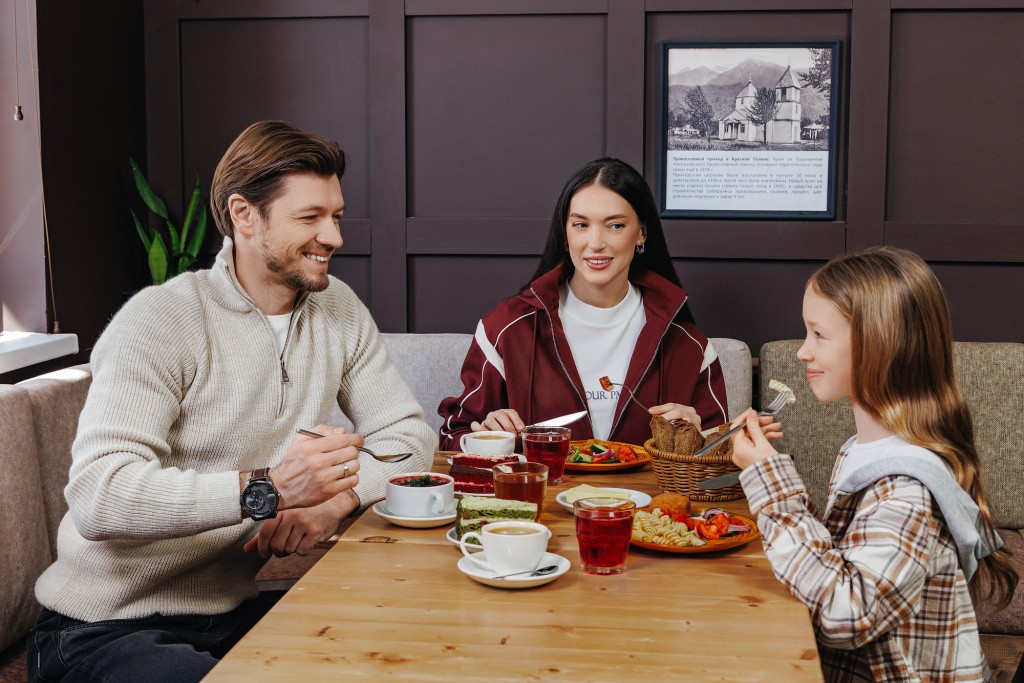 Семейные обеды в СКИ ВИЛЛАДЖ РОЗА ХУТОР.jpg